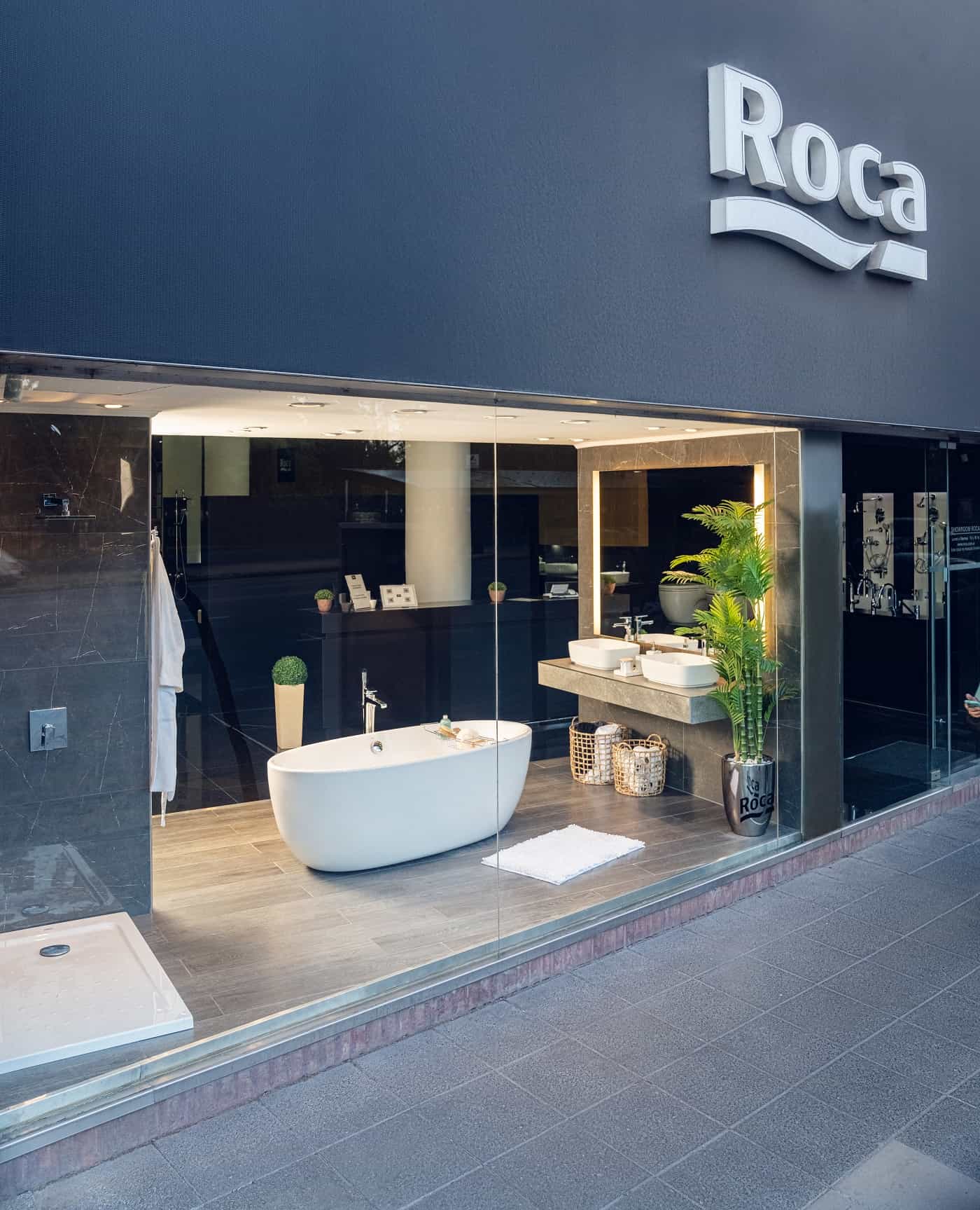<p>Η Roca έγινε ο πρώτος κατασκευαστής μπάνιου που άνοιξε εκθεσιακό χώρο στην πόλη του Μπουένος Άιρες.</p>1