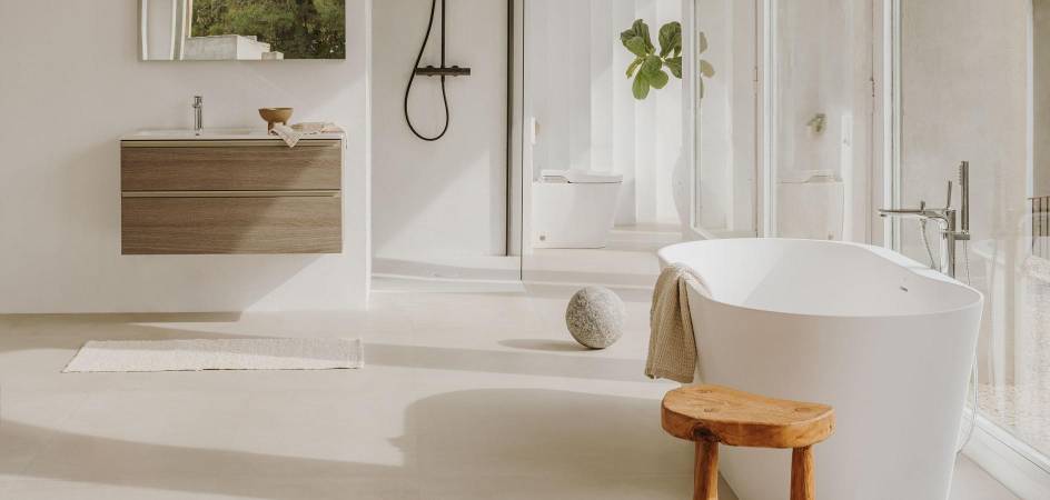 FLOORSTANDING SINGLE-LEVER FAUCETS, IDEAL FOR A FREESTANDING BATH