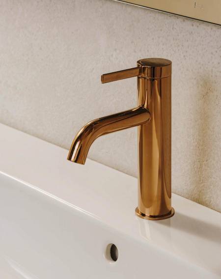 Bathroom faucets can also suit traditional style bathrooms